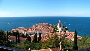 Piran (Panoramabild von der Stadtmauer) Vorne ...